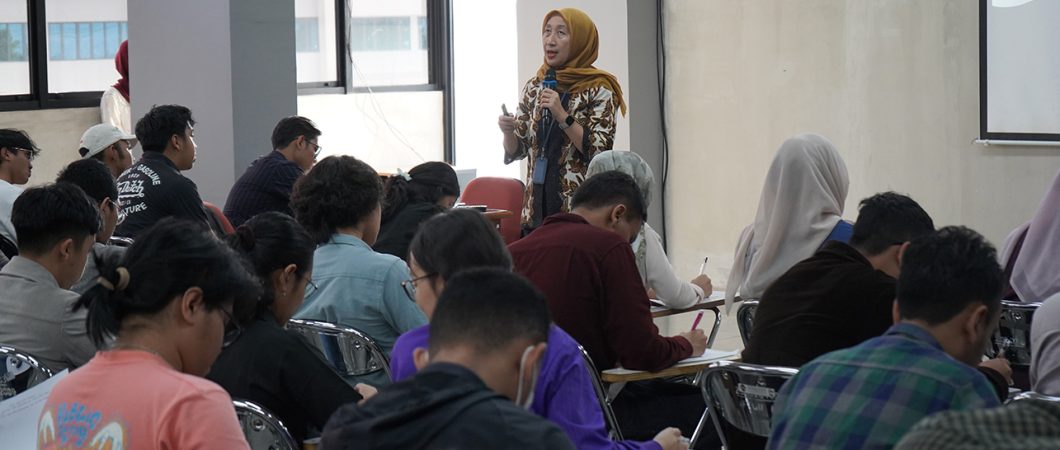  Kuliah Kapita Selekta dengan Dosen Tamu Ibu Arian Dhini